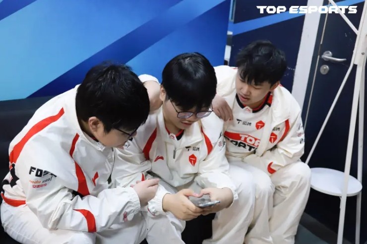 Poppy教练:BLG对线能力强,我们做好团队协作才有可能赢下